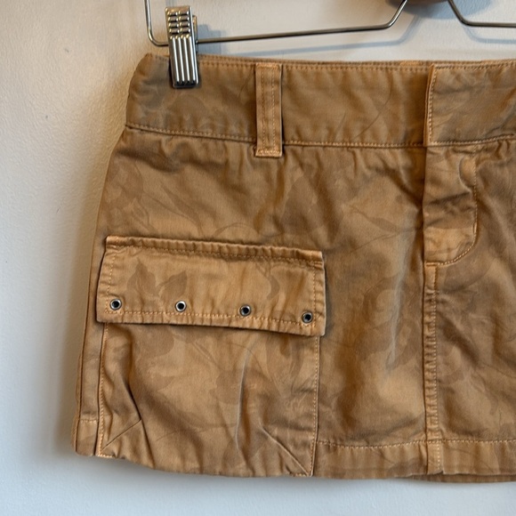 Guess Jeans Womans Beige Floral Print Micro Mini Skirt SZ 27 - Picture 2 of 4